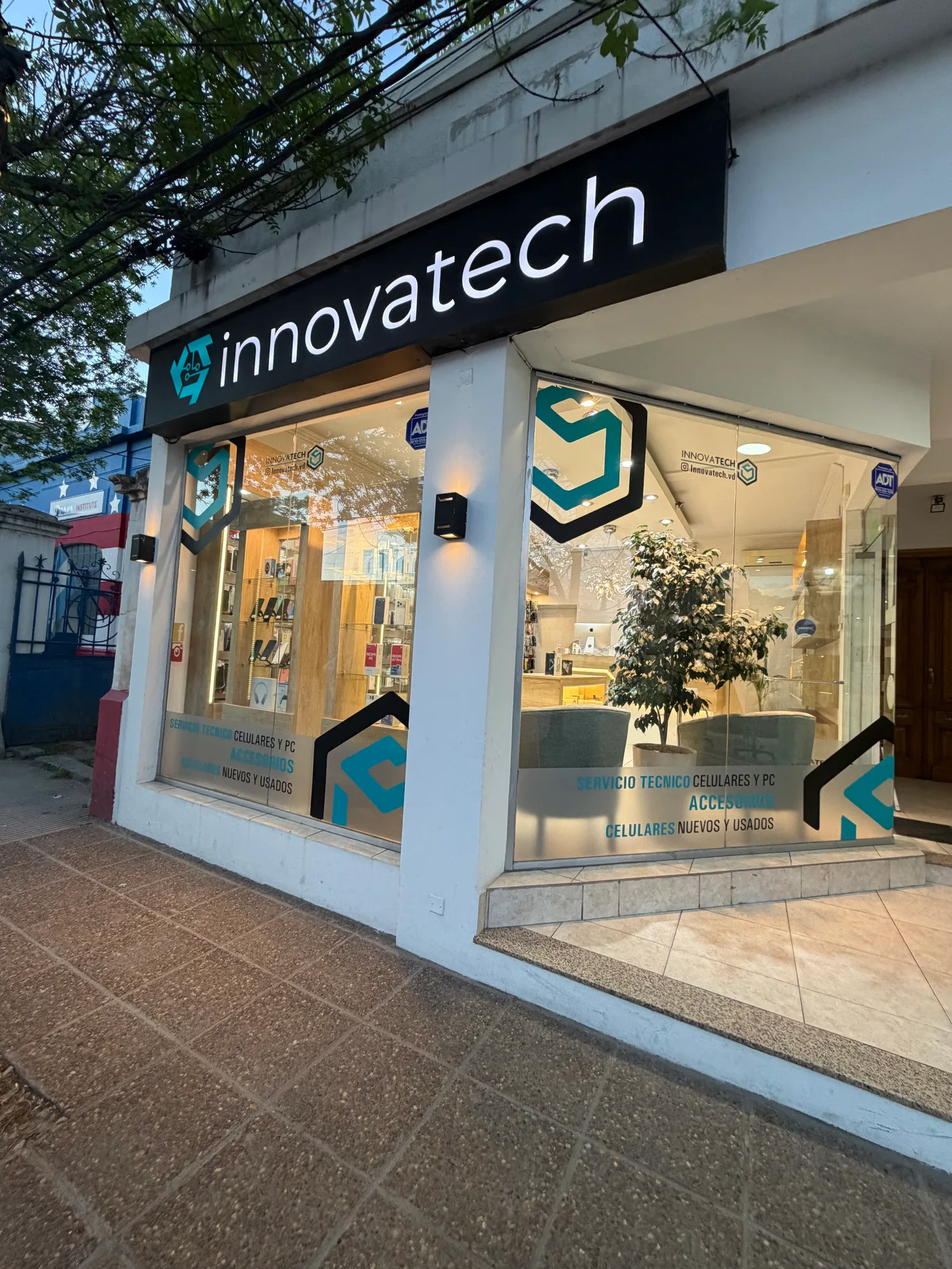Frente actual del local Innovatech VD en Villa Dolores